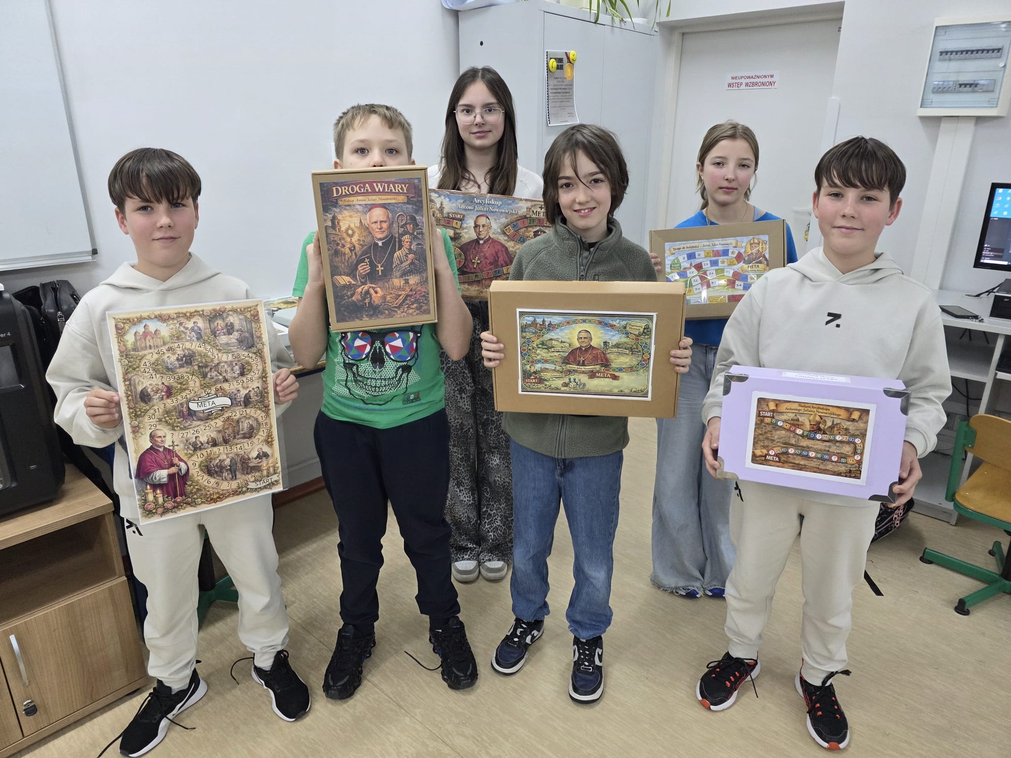 Twórczy Projekt Uczniów Szkoły Podstawowej im. Abp. Antoniego Juliana Nowowiejskiego w Słupnie.