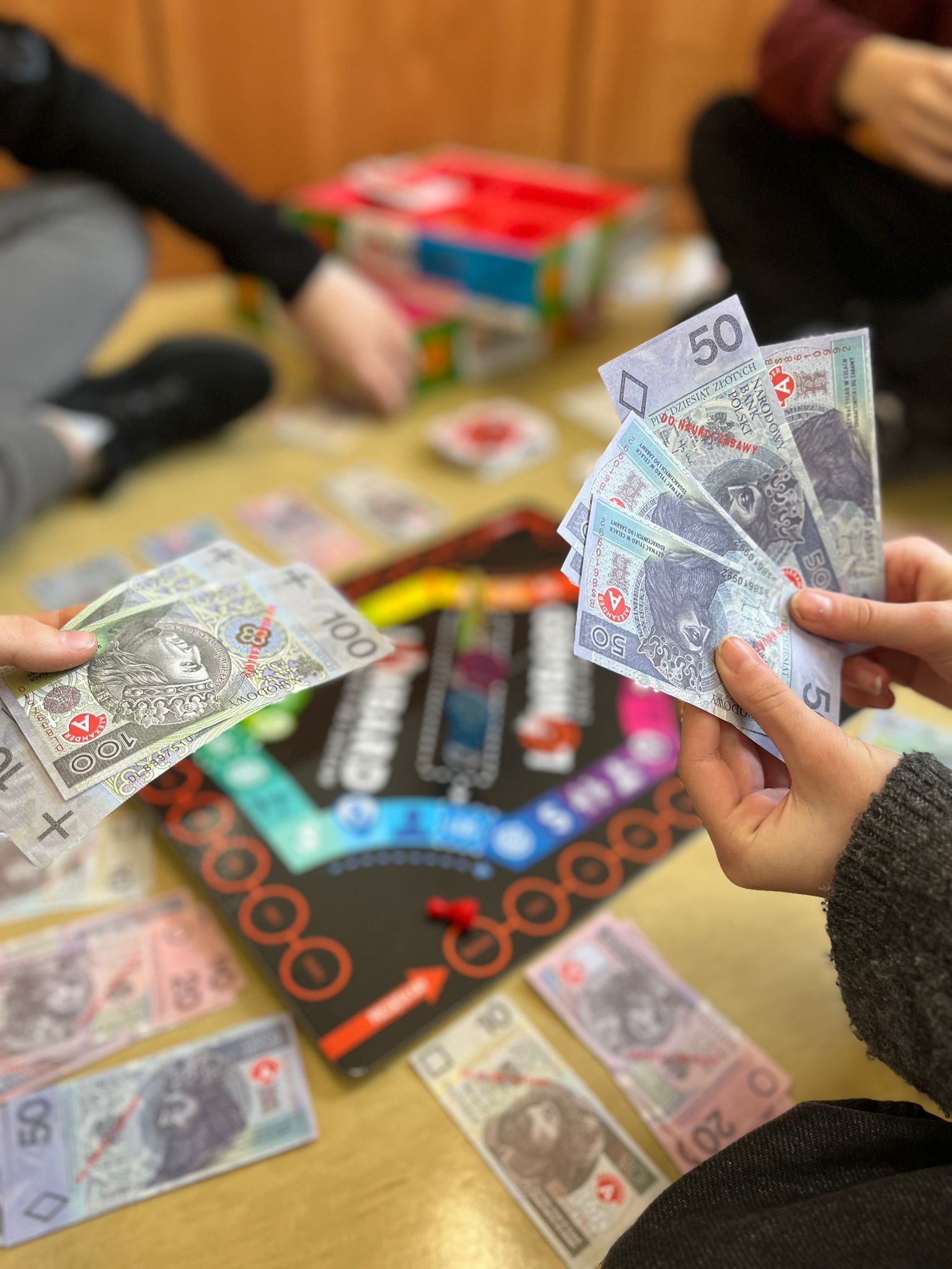 Godzina wychowawcza pełna zabawy: Gry planszowe w akcji!