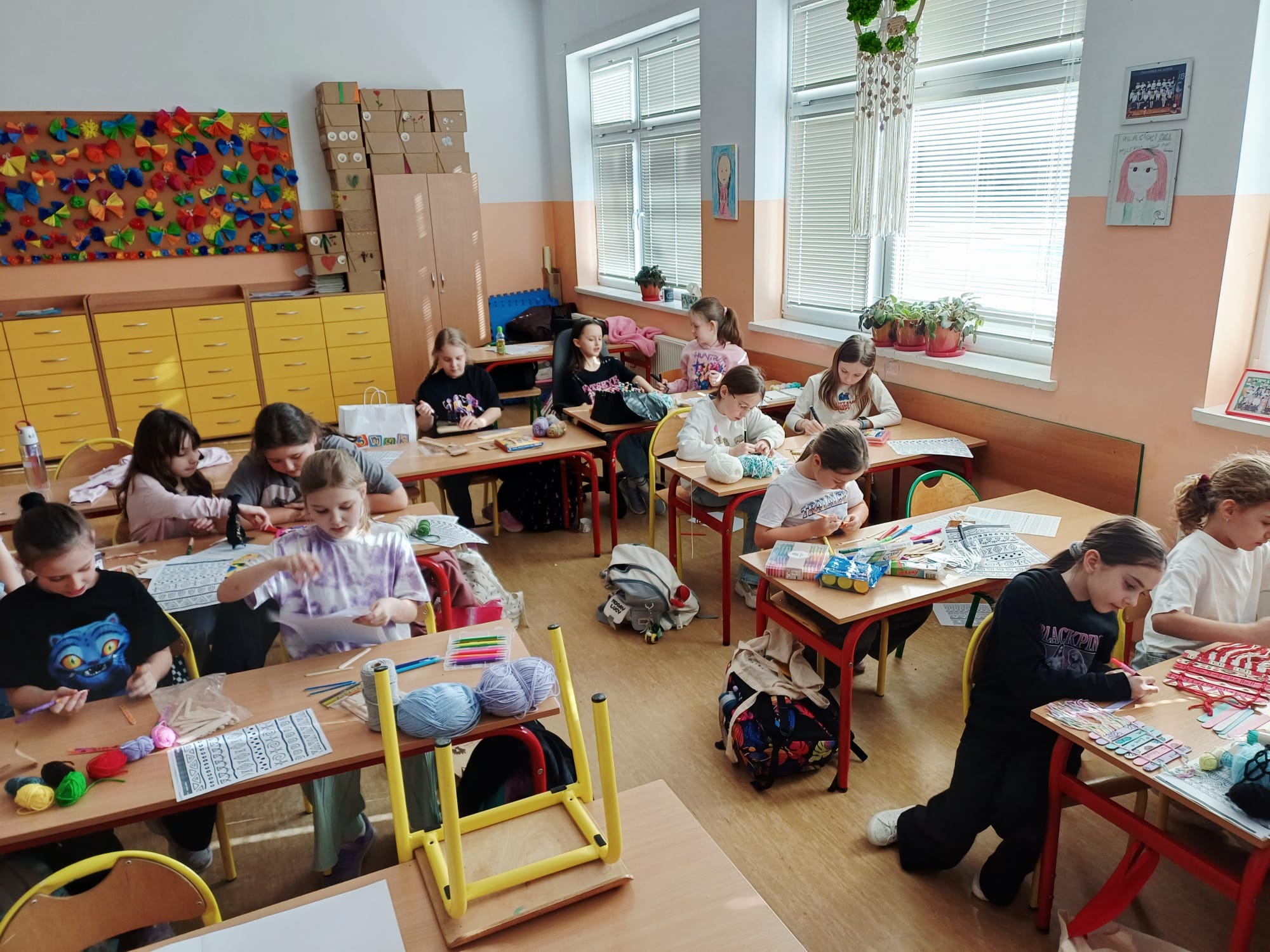 „Sznurkiem i pasją tkane – nasze etniczne miniatury”