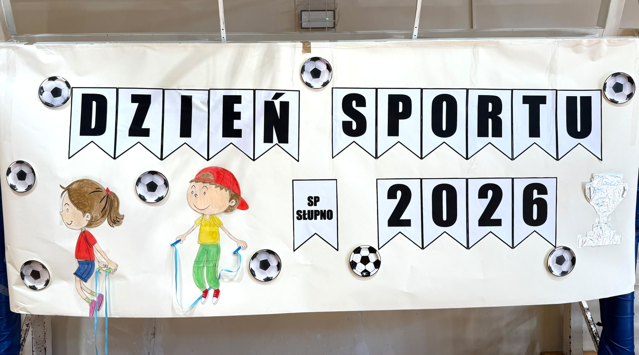 🏐 Międzynarodowy Dzień Sportu w Szkole Podstawowej w Słupnie! 🏃‍♀️🏃‍♂️